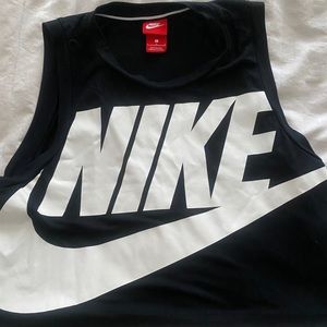 Nike essential cropped tank